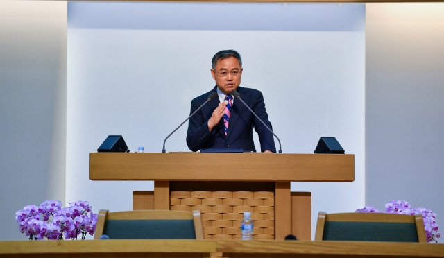 심현찬 워싱턴트리니티연구원 원장이 3일 서울 종로구 서대문교회에서 열린 '제8차 CS 루이스 콘퍼런스'에서 발언하고 있다. 신석현 포토그래퍼