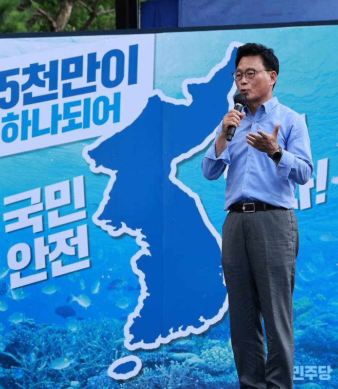 박광온 더불어민주당 원내대표가 1일 오후 서울 중구 숭례문 일대에서 열린 '일본 후쿠시마 원전 오염수 해양투기 규탄 범국민대회'에 참석해 발언하고 있다. [연합]