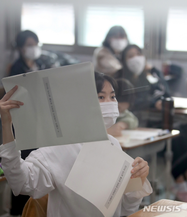 [광주=뉴시스] 수능 모의평가 치르는 학생들. (사진=뉴시스DB). photo@newsis.com