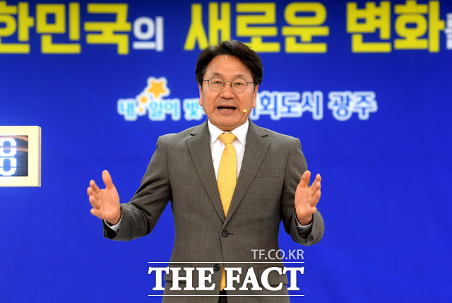 강기정 광주광역시장이 지난달 29일 오전 시청 중회의실에서 민선8기 1년 브리핑을 하고 있다/광주시