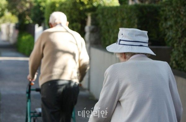 최근 고독사 위기 속 독거노인 가구가 늘어나고 있다. ⓒ연합뉴스