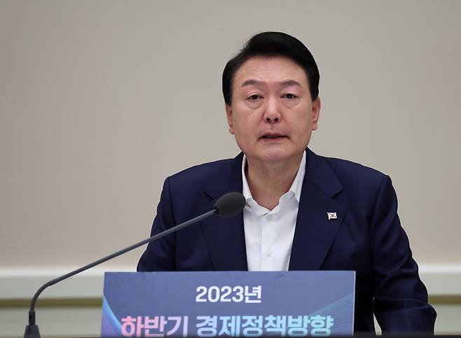 윤석열 대통령이 4일 청와대 영빈관에서 열린 2023년 하반기 경제정책 방향에 관한 제18차 비상경제민생회의에서 발언하고 있다. 연합뉴스