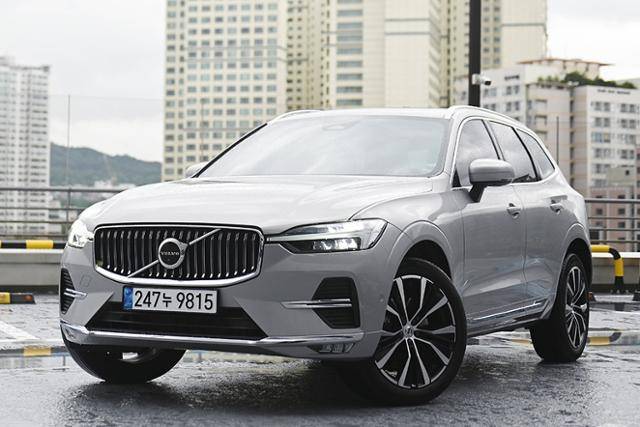 볼보 XC60 B6 AWD 얼티메이트 브라이트