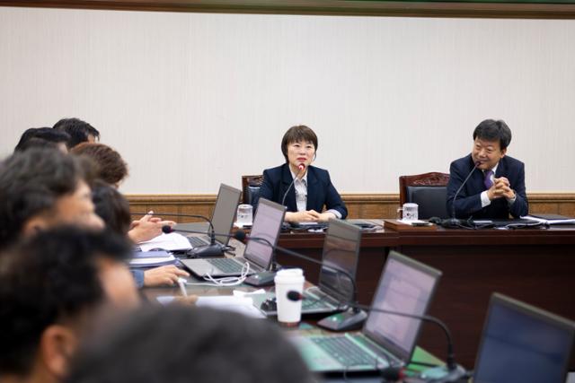 박상연 경북 울릉 부군수가 4일 울릉군청에서 열린 회의에서 발언하고 있다. 울릉군 제공