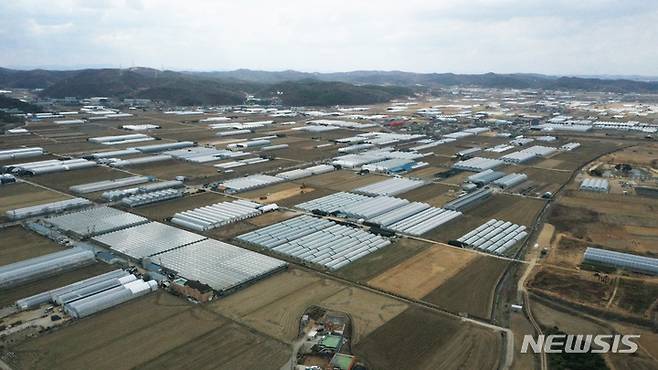 [용인=뉴시스] 김종택 기자 = 정부는 4일 정부서울청사에서 관계부처 합동으로 '하반기 경제정책방향'을 발표했다. 사진은 세계 최대의 '반도체 메가 클러스터' 조성 예정지인 경기도 용인시 남사읍 모습. 2023.03.15. jtk@newsis.com