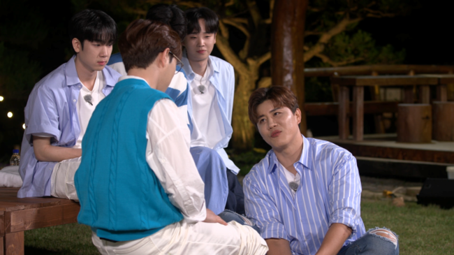 Safety lessons and jinhae-seong recall the days of obscurity.On July 5, TV CHOSUN  ⁇  trallalla brothers  ⁇  2MC Jang Yoon-jung, Boom and Mr.The second story of the Geojedo unity tournament of nine Trot Brothers (Safety lessons, Park Ji-hyun, jinhae-seong, Na Sang-do, Choi Soo-ho, Jin-wook!, Park Sung-on, Song Min-jun, and Yun Jun-hyup) will be revealed.Among them, Safety lessons and jinhae-seong share a heartfelt sympathy for each other ten years ago.Safety lessons and jinhae-seong were similar at the same time. Trot debuted as a singer and shared obscurity. The two people who were proud of their friendship gathered hot topics in a rival match at  ⁇ Mr Trot2 ⁇ .As a result, in  ⁇ Mr Trot2 ⁇ , Safety lessons took the truth and jinhae-seong took the beauty, and in  ⁇ trallalla brothers ⁇ , they are greatly loved by emitting tit-for-tat chemistry.On this day, Jinhae-seong tells Safety lessons that  ⁇ there are times when we have walked together  ⁇  and recalls that  ⁇ when we were 22 and 23 years old, we took a bus ride and changed clothes and cremated in public restrooms  ⁇ .Safety lessons also reveal a heartbreaking anecdote about 10 years ago when we were obscurity, saying that we were broken and hurt a lot. Jinhae-seong was shocked at the time.Safety lessons were a dream to sing and concert together on the air, and it took 10 years to achieve that dream.In addition, about jinhae-seong who caught herself in a difficult time,  ⁇  Hae-seong said, I am always a star, and I am proud of it. Furthermore, I express my gratitude to Jinhae-seong for his great comfort.