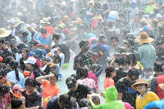 장흥 물 축제 물 싸움 자료 사진. 장흥군 제공