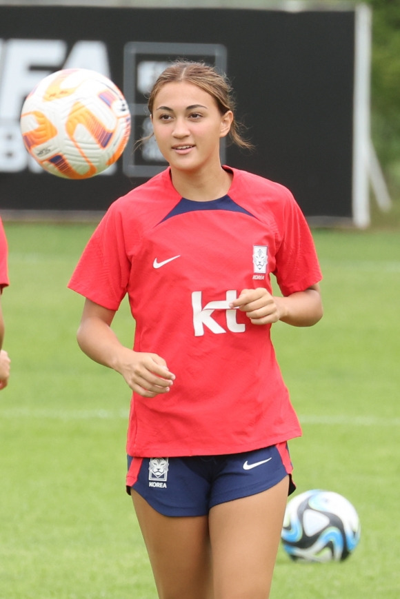 한국 여자 축구 사상 최연소이자 혼혈 선수로는 처음 여자 월드컵 최종 명단에 든 케이시 유진 페어. 연합뉴스