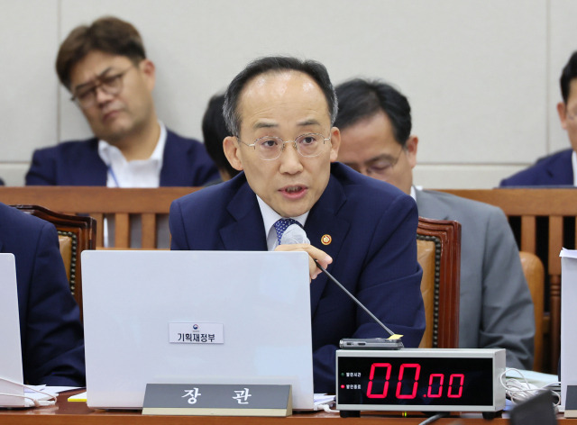 추경호 부총리 겸 기획재정부 장관이 5일 국회에서 열린 기획재정위원회 전체회의에서 의원질의에 답변하고 있다. 연합뉴스