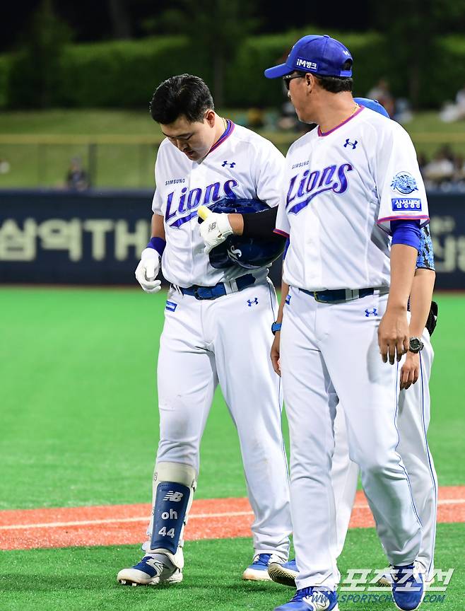 5일 포항야구장에서 KBO리그 삼성과 두산의 경기가 열렸다. 8회 내야땅볼 타구를 치고 주루 도중 햄스트링 부상을 당하고 교체되는 오재일. 포항=송정헌 기자songs@sportschosun.com/2023.07.05/