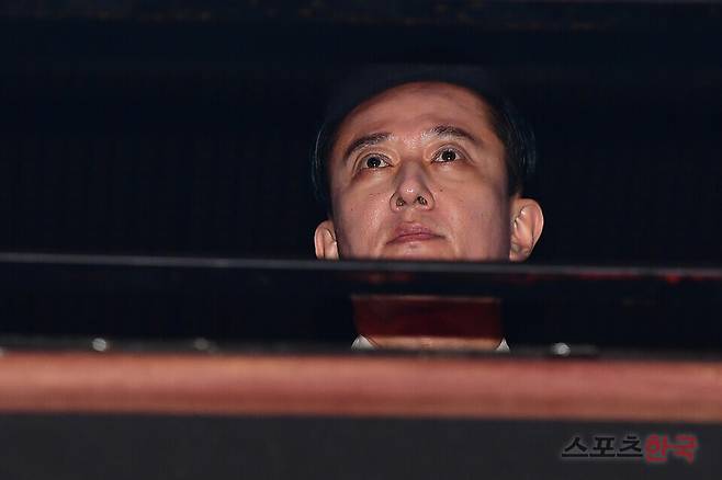 &nbsp;가수 심신이 &nbsp;5일 서울 광장동 예스24 라이브홀에서 열린 그룹 키스오브라이프 첫 번째 미니 앨범 '키스 오프 라이프' 쇼케이스에서 자신의 딸인 벨의 무대를 지켜보고 있다.&nbsp; ⓒ이혜영 기자 lhy@hankooki.com