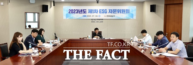 한전KDN은 지난 4일 전남 나주 본사 대회의실에서 ‘2023 1차 ESG 자문위원회’를 열었다. / 한전KDN