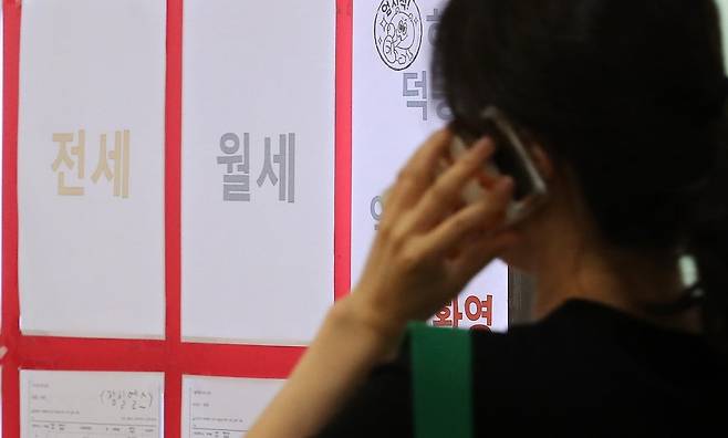 서울 시내 한 부동산 중개업소에 붙어 있는 임대차 안내문. 사진=뉴스1