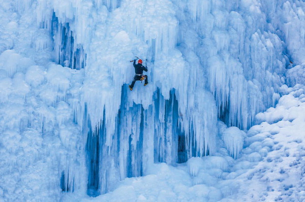 김흥모 사진작가의 작품 ‘아이스 월(Ice wall)’.  부산초대사진가회 제공