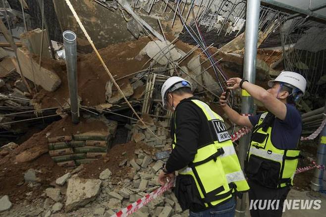 지난 4월 발생한 인천 검단 신축아파트 지하주차장 붕괴 현장. 사진=임형택 기자 