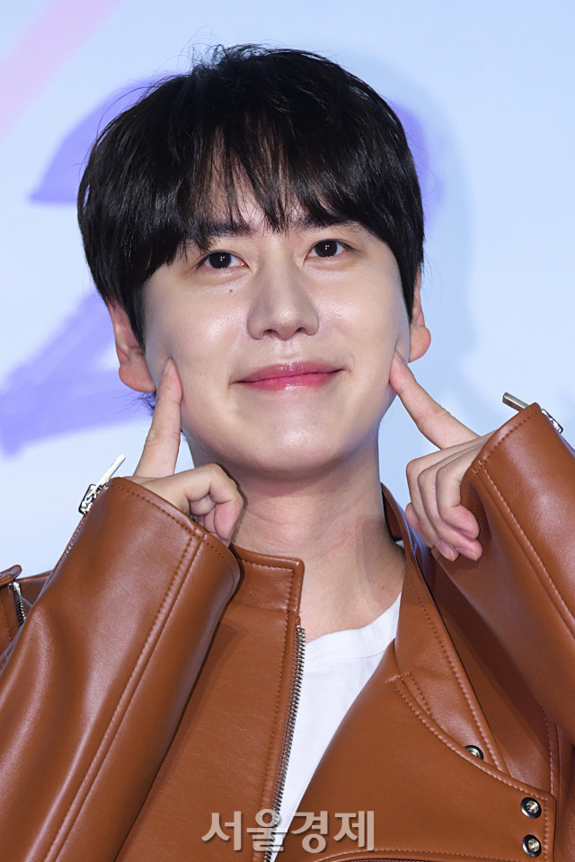 그룹 슈퍼주니어 규현이 6일 오전 서울 용산구 CGV 용산아이파크몰에서 진행된 넷플릭스 예능 ‘열아홉 스물'(19/20) 제작발표회에서 포즈를 취하고 있다. 김규빈 기자