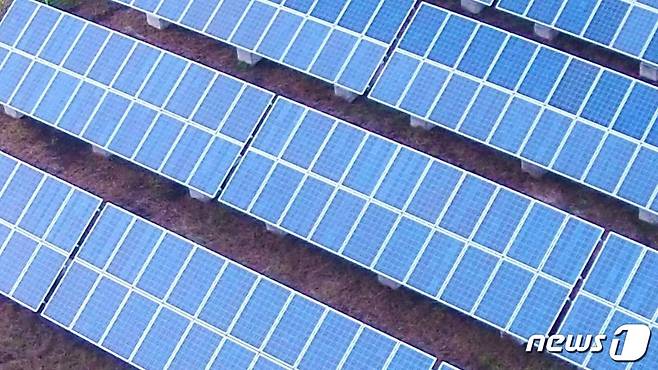 7일 제주도는 ㈜아시아그린에너지를 포함한 4개 업체가 서귀포시 표선면 가시리 산 133번지 일원 53만1314㎡에 추진하는 '태양광 발전 조성사업 개발사업을 승인하고, 이를 고시했다고 이날 밝혔다. /뉴스1