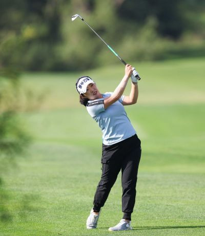 김수지가 대유위니아·MBN 여자오픈 1라운드 11번 홀에서 아이언 샷을 하고 있다.[사진제공=KLPGA]