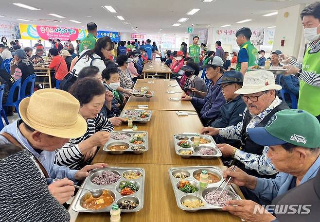 [목포=뉴시스] 목포시 '참! 좋은 사랑의 밥차'. *재판매 및 DB 금지