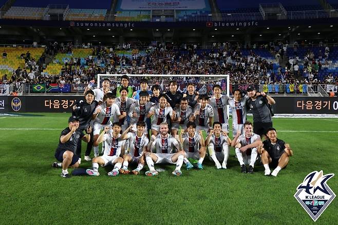 수원FC 선수단. /사진=한국프로축구연맹