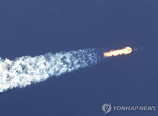 스페이스X의 팰컨9 로켓에 실려 날아오르는 유럽우주국(ESA)의 우주망원경 '유클리드' [AFP=연합뉴스. 재판매 및  DB 금지]