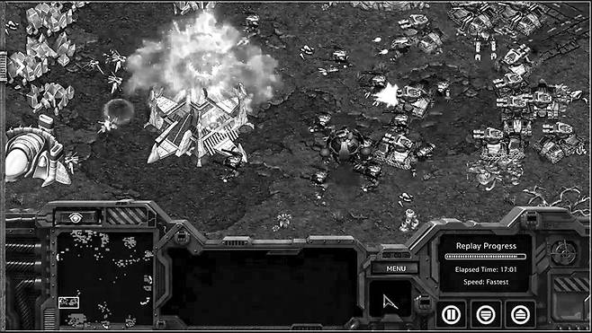 PC게임 스타크래프트 중 테란(인간) 종족이 외계 종족 프로토스의 기지를 공격하는 장면. 업계에서는 “출시 25년이 지났지만, 아직 스타를 능가할 실시간 전략 게임이 보이지 않는다”고 말한다. / 블리자드