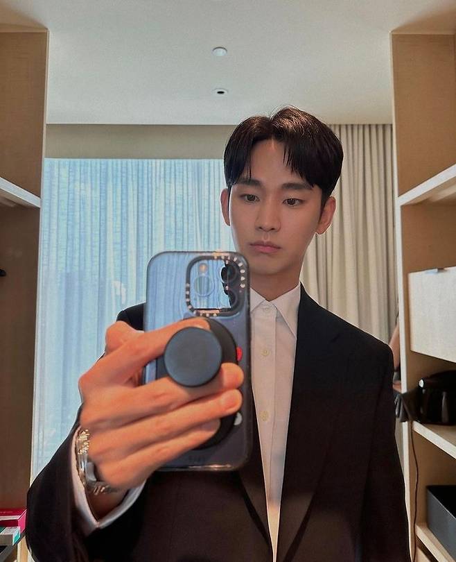 [서울=뉴시스] 김수현. (사진=김수현 인스타그램 캡처) 2023.07.08. photo@newsis.com *재판매 및 DB 금지