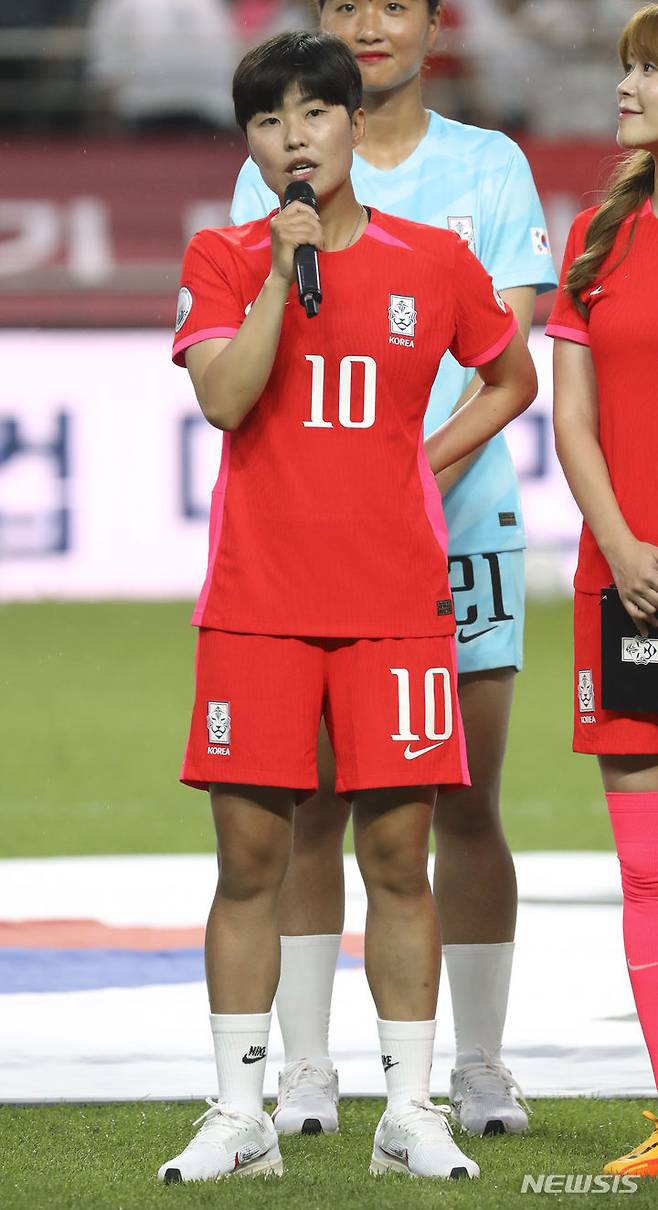 지소연이 8일 서울월드컵경기장에서 열린 한국 여자축구대표팀 2023 FIFA 호주 뉴질랜드 여자 월드컵 출정식에서  출전 각오를 전하고 있다. /사진=뉴시스