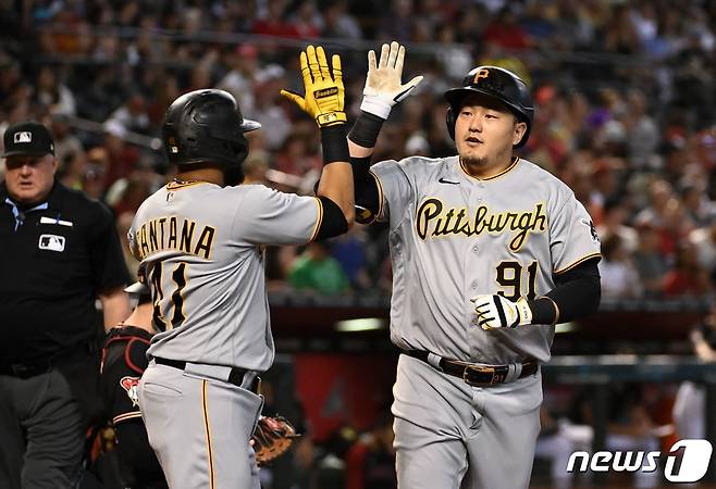 부상 복귀 후 첫 홈런을 친 최지만. ⓒ AFP=뉴스1