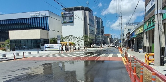 성주군 창의문화센터 앞에 설치된 쿨링로드 전경 [사진=성주군]