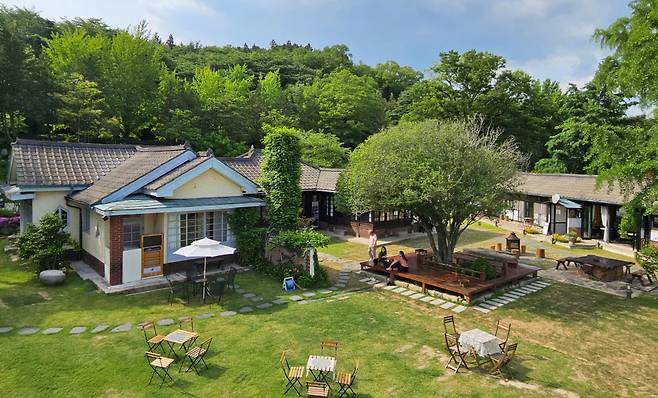 전라남도는 건축자산의 체계적 조성과 관리를 위해 지정하는 ‘우수건축자산’ 제1호에 나주 향교길 42-16(교동 16번지) 건축물 3개 동을 지정했다. 나주 교동 근대고택 전경./사진제공=전라남도