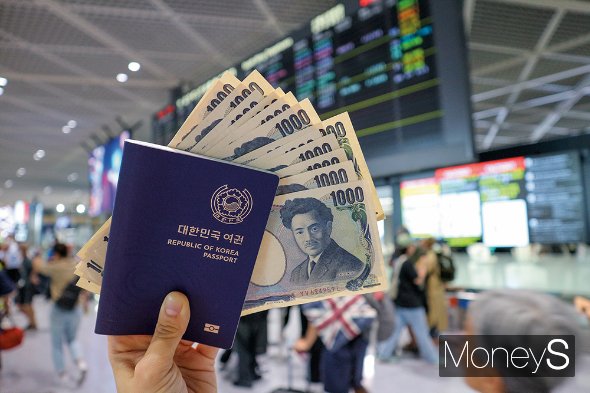 역대급 엔저에 일본 여행을 떠나는 여행객이 늘고 있다. 사진은 일본 나리타공항./사진=이남의 기자