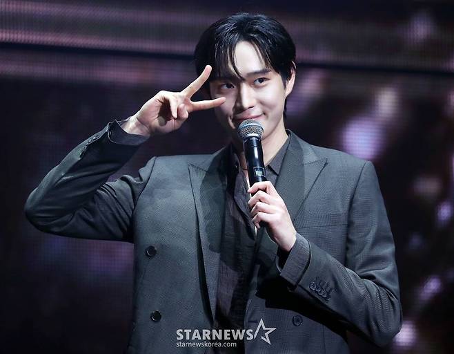 배우 김영대가 8일 오후 일본 요코하마 피아 아레나 MM에서 열린 스타뉴스 주최 '2023 Asia Artist Awards(2023 아시아 아티스트 어워즈, 이하 '2023 AAA') 비기닝 콘서트 '男神(남신)'에서 멋진 공연을 선보이고 있다.  '2023 AAA' 비기닝 콘서트 男神'에 참석한 5인의 남신들인 김재중, 김선호, 황민현, 이준영, 김영대는 2시간 30분 동안 환상적인 무대들을 선보였다. 2023.07.08 /사진=김창현 기자 chmt@