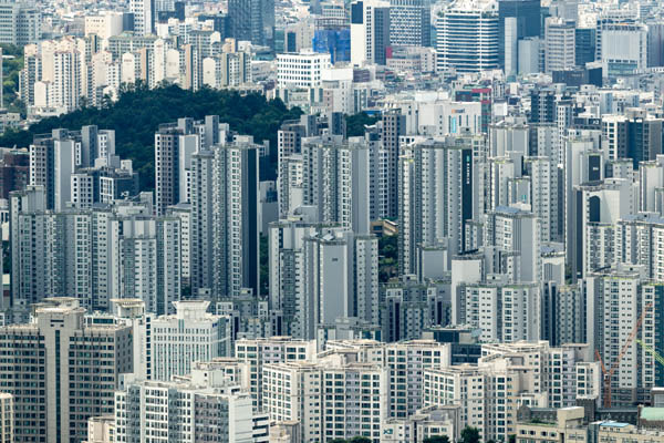 서울 용산구 남산서울타워에서 바라본 서울 도심의 아파트단지 모습 / 문재원 기자