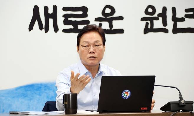 실국본부장회의 주재하는 박완수 경남지사 [경남도 제공. 재판매 및 DB 금지]