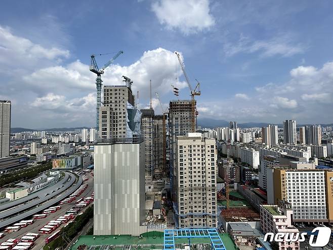 지난 10일 오후 광주 서구 화정동 현대산업개발 아파트 신축공사 붕괴사고 현장의 모습.(HDC현대산업개발 제공) 2023.7.11/뉴스1