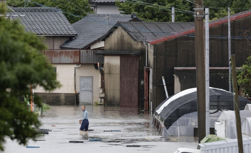 침수된 일본 후쿠오카현 구루메시의 모습. [이미지출처=연합뉴스]