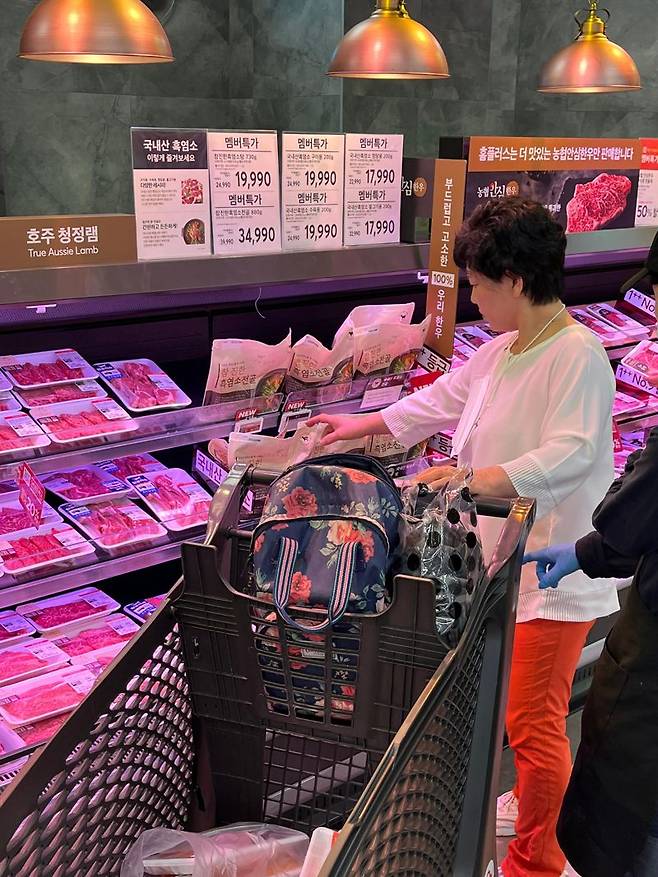 전남도는 '청정 전남'에서 건강하게 길러낸 흑염소를 위생적이고 신선하게 가공, 대형 유통업체인 홈플러스를 통해 처음으로 전국 단위 공급을 시작한다고 11일 밝혔다. 전남도 제공