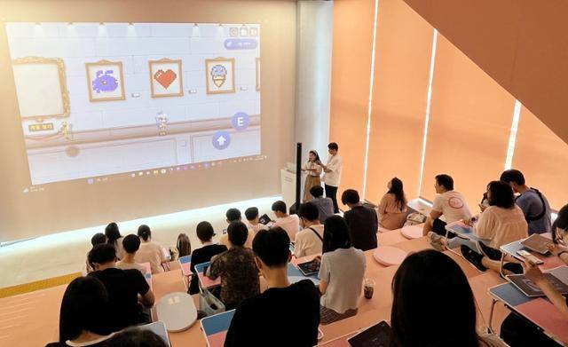 수강생들이 서울 서초구 삼성 강남에서 넥슨의 '메이플스토리 월드'를 활용한 픽셀 아트 크리에이터 강의를 듣고 있다. 넥슨 제공