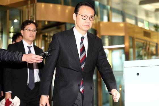 Kenji Kanasugi, then-director general of the Asian and Oceanian Affairs Bureau of Japan’s Foreign Ministry and currently ambassador to Indonesia, visits the Korean Foreign Ministry in Seoul in December 2018. [JOONGANG PHOTO]
