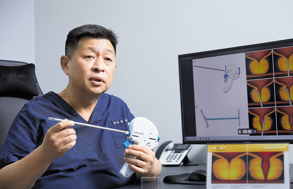 자이비뇨의학과병원 변재상 병원장은 전립선 치료·수술을 1만례 이상 진행했으며, 유로리프트 시술 경험 또한 1500례에 달한다. / 신지호 헬스조선 기자