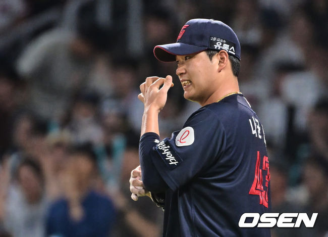 [OSEN=창원, 이석우 기자]롯데 자이언츠 나균안이 4회말 2사 1루 NC 다이노스 손아섭에게 진루타를 맞고 아쉬워하고 있다. 2023.07.12 / foto0307@osen.co.kr