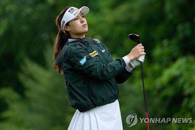 GLF-SPO-USL-MEIJER-LPGA-CLASSIC-FOR-SIMPLY-GIVE-ROUND-ONE GRAND RAPIDS, MICHIGAN - JUNE 15: In Gee Chun of South Korea watches her shot from the 16th tee during the first round of the Meijer LPGA Classic for Simply Give at Blythefield Country Club on June 15, 2023 in Grand Rapids, Michigan.   Raj Mehta/Getty Images/AFP (Photo by Raj Mehta / GETTY IMAGES NORTH AMERICA / Getty Images via AFP)