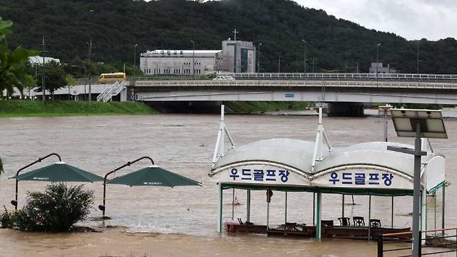 수위 상승한 갑천/사진=연합뉴스