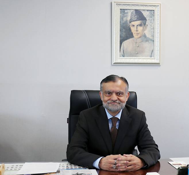 나빌 무니르(왼쪽) 대사가 파키스탄의 역사에 대해 이야기를 하고 있다.