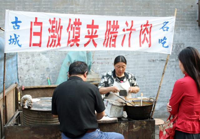 중국식 햄버거인 바이지모를 파는 상점. ⓒ최종명