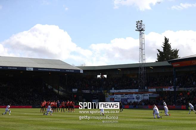 ▲ 기적의 승격을 보여준 루턴 타운이 홈 개막전를 연기했다.
