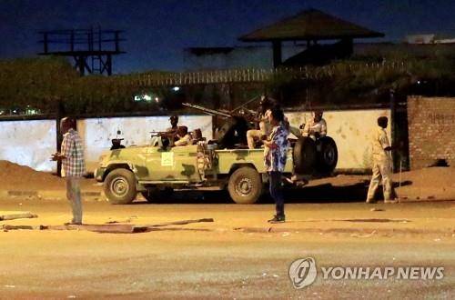 수단 하르툼의 신속지원군(RSF) 대원들 [로이터 연합뉴스 자료사진, 재판매 및 DB 금지]
