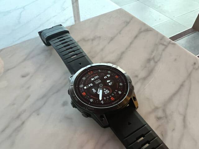 가민 스마트워치 '에픽스 프로'는 선명한 아몰레드 디스플레이와 스크래치 방지 렌즈인 사파이어 크리스탈 렌즈를 탑재했다. 밝은 곳에서도 시인성이 높다. (사진=지디넷코리아)