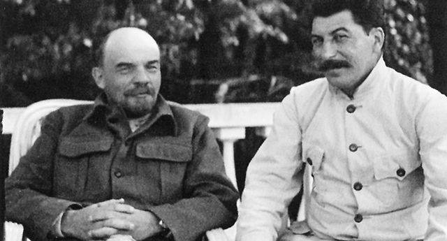 1917년 3월과 11월 두 차례 혁명으로 전제군주국이었던 러시아 제국을 무너뜨리고 세계 최초의 공산주의 국가인 러시아 소비에트 공화국(소련)을 탄생시킨 블라디미르 레닌(왼쪽)과 이오시프 스탈린/조선일보DB